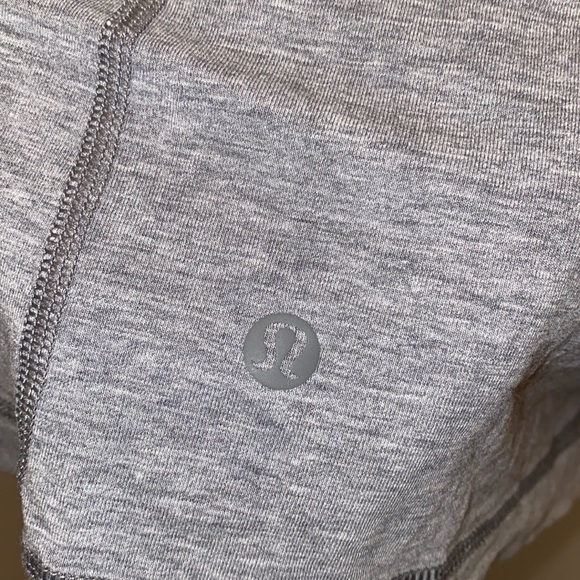 Men’s Lululemon Top - Picture 3 of 3